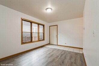 557 Skokie Ave in Highland Park, IL - Building Photo - Building Photo