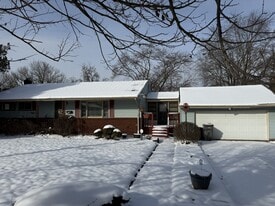 2416 Oregon Ave in Youngstown, OH - Building Photo