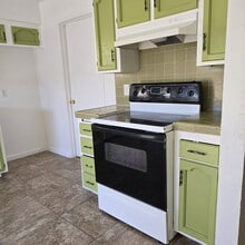 3111 W Caldwell Ave, Unit C in Visalia, CA - Foto de edificio - Building Photo