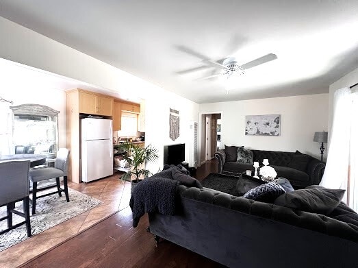 16682 Algonquin St, Unit C in Huntington Beach, CA - Foto de edificio - Building Photo