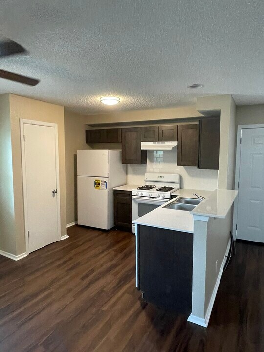 400 Algerita Dr, Unit Unit C in Georgetown, TX - Foto de edificio