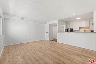 8148 Redlands St in Los Angeles, CA - Building Photo - Building Photo