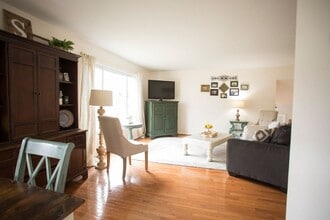 7125 Hanks Pl in Springfield, VA - Building Photo - Building Photo