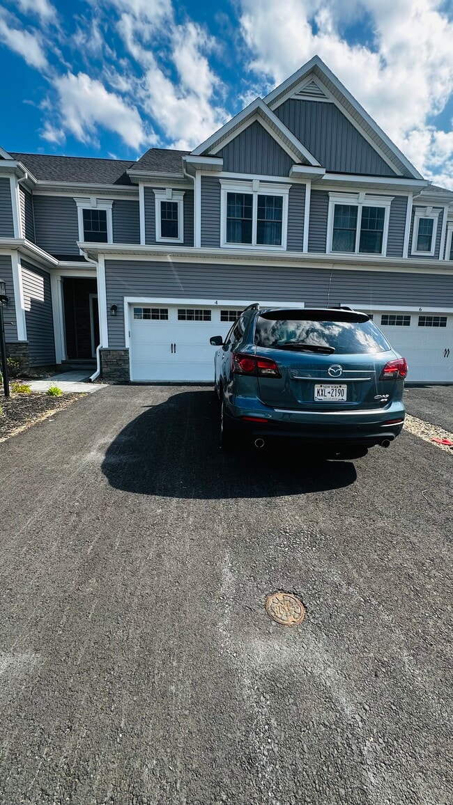 4 Orlop Pl in Latham, NY - Building Photo - Building Photo