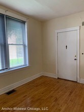 1922 N Wilmot Ave-Unit -Apt 1R in Chicago, IL - Building Photo - Building Photo