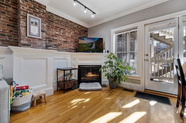 673 E 2nd St, Unit 1 in Boston, MA - Building Photo - Building Photo