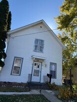 429 South St in Elgin, IL - Building Photo