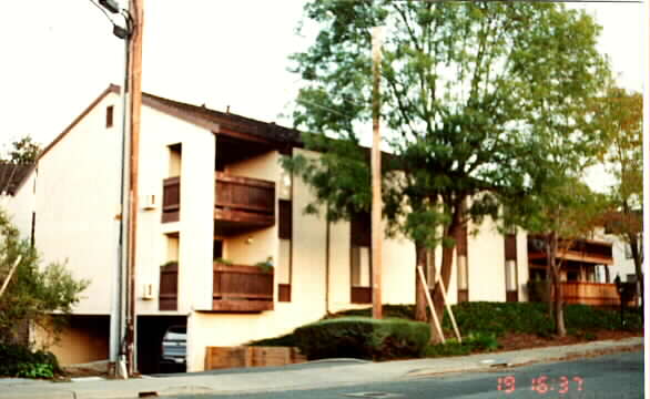 Devon Apartments in Pleasant Hill, CA - Foto de edificio - Building Photo