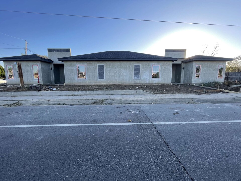 419 W San Jose St in Laredo, TX - Building Photo