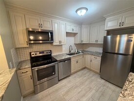 32013 W 12 Mile Rd in Farmington Hills, MI - Building Photo