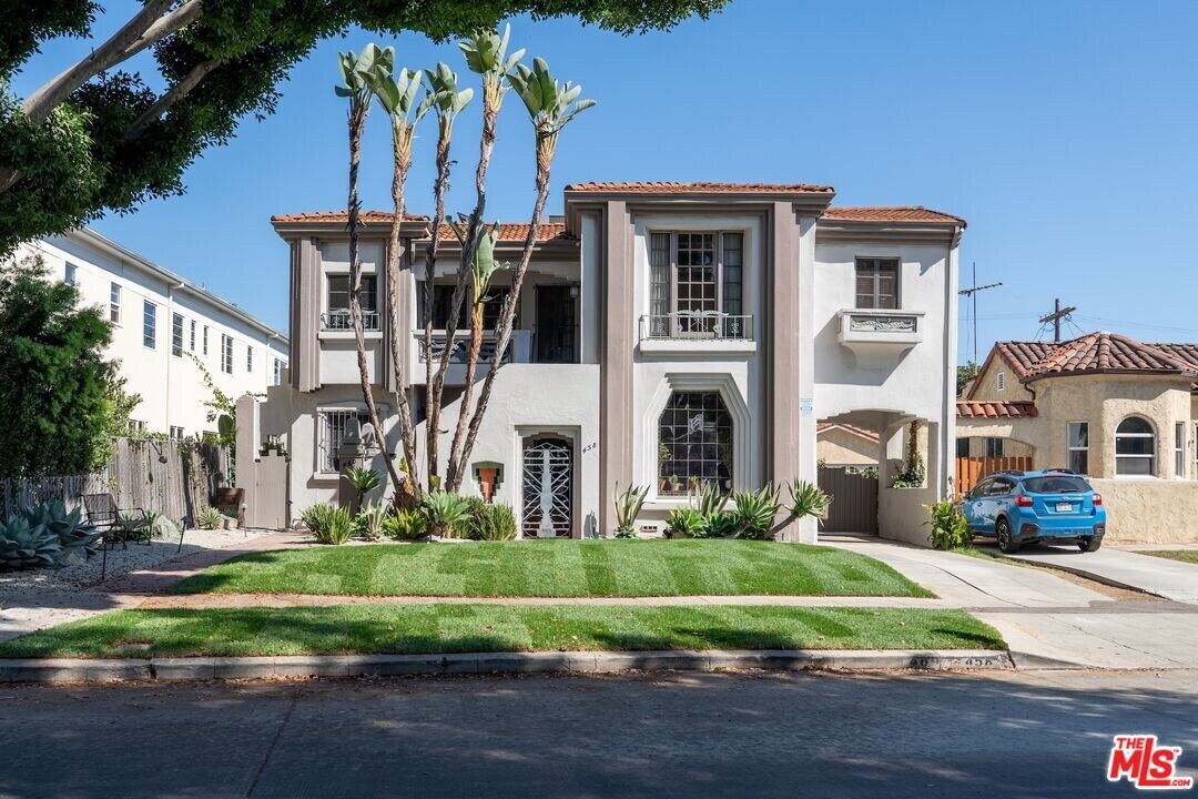 460 N Harper Ave in Los Angeles, CA - Building Photo