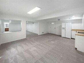 6800 Brookwood Ct in Douglasville, GA - Foto de edificio - Building Photo