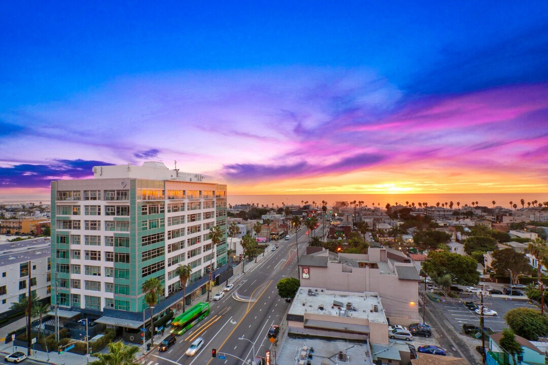 Marina Tower in Marina Del Rey, CA - Foto de edificio