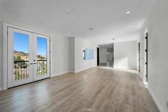 3300 Coldwater Canyon Ave, Unit N4289 in Los Angeles, CA - Building Photo - Building Photo