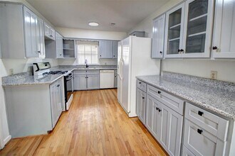 950 Lamonte Ln in Houston, TX - Foto de edificio - Building Photo