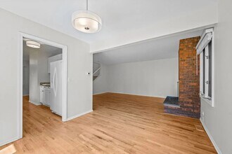 2500 Green Bay Rd, Unit 2502 in Highland Park, IL - Building Photo - Building Photo