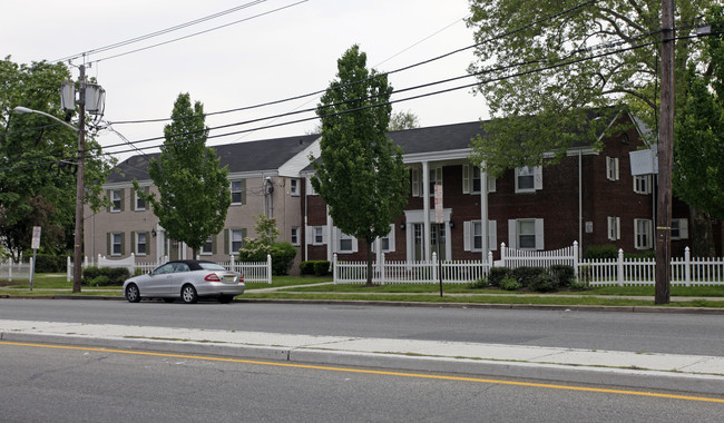 1076 Stuyvesant Ave in Irvington, NJ - Building Photo - Building Photo