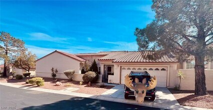 8113 Spanish Peak Dr in Las Vegas, NV - Building Photo - Building Photo