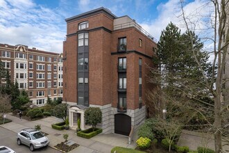 105 W Highlind Dr in Seattle, WA - Foto de edificio - Building Photo