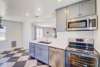 1037 Yucca Ave in Las Vegas, NV - Building Photo - Building Photo