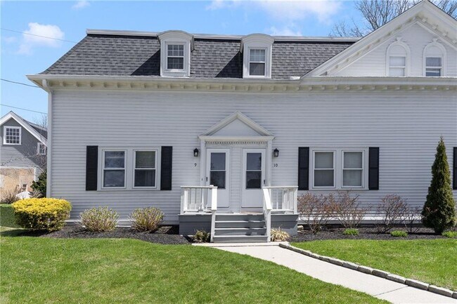 412 Bellevue Ave in Newport, RI - Building Photo - Building Photo