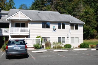 Kingston Ridge Apartments in Kingston, WA - Building Photo - Building Photo