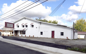 2702 Broad St in New Castle, IN - Building Photo - Building Photo