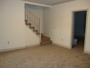 20 Church St, Unit 20 Church St. in Portland, CT - Foto de edificio - Building Photo