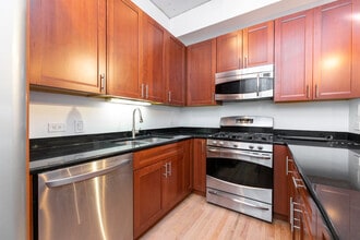 939 W Huron St in Chicago, IL - Building Photo - Building Photo