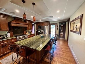 1016 S Euclid Ave in Pasadena, CA - Foto de edificio - Building Photo