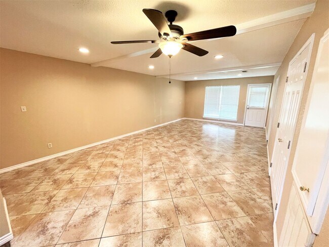 16 Concord St in Orange, TX - Building Photo - Building Photo