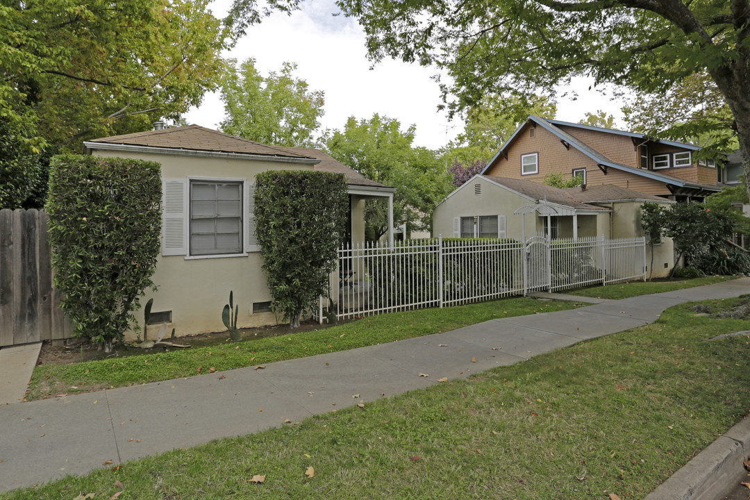 2217-2219 T St in Sacramento, CA - Building Photo