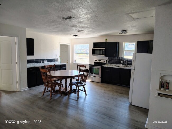 304 E Freeman St in Ennis, TX - Building Photo - Building Photo