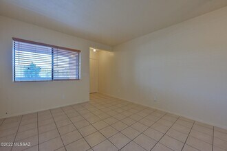 8080 E Speedway Blvd in Tucson, AZ - Building Photo - Building Photo