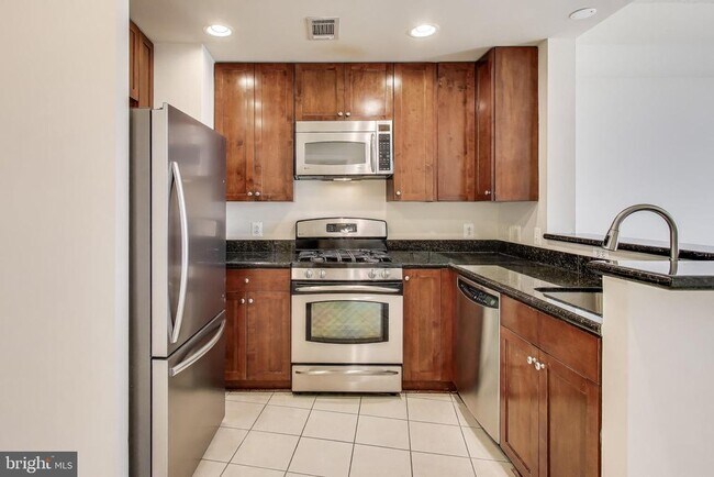 property at 3650 S Glebe Rd