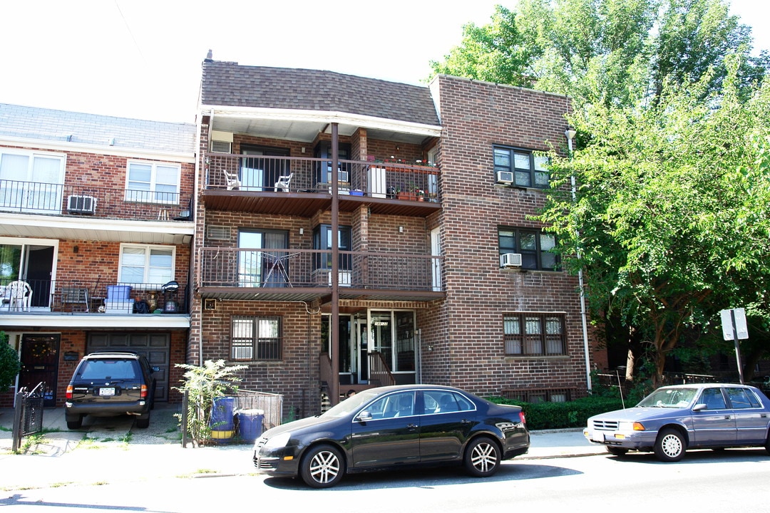 14422 34th Ave in Flushing, NY - Foto de edificio