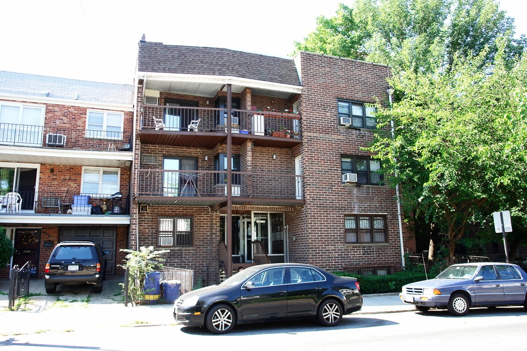 14422 34th Ave in Flushing, NY - Building Photo