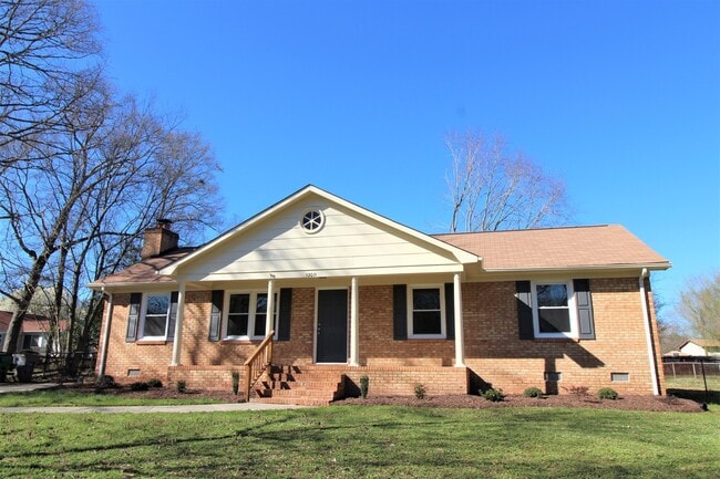 12011 Merriweather Dr in Charlotte, NC - Building Photo - Building Photo