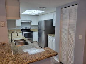 1400 Crestwood Ct S in Royal Palm Beach, FL - Building Photo - Building Photo
