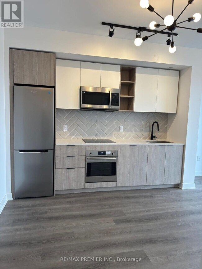 36-2036 Zorra St in Toronto, ON - Building Photo - Building Photo