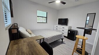 10950 Fernando St in Orlando, FL - Building Photo