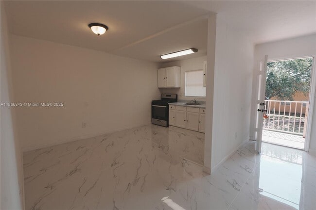 1245 W 24th St in Hialeah, FL - Building Photo - Building Photo