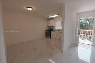 1245 W 24th St in Hialeah, FL - Building Photo - Building Photo