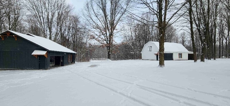 9211 E Y Z Ave in Vicksburg, MI - Building Photo