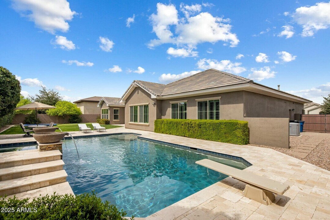 2051 E Aris Dr in Gilbert, AZ - Building Photo