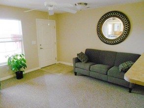 Ivy lane Apartments in Vincennes, IN - Building Photo - Interior Photo