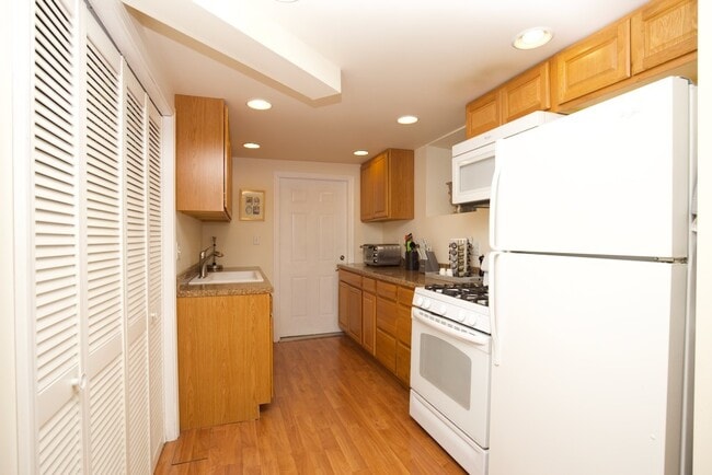 931 W Newport Ave in Chicago, IL - Building Photo - Building Photo