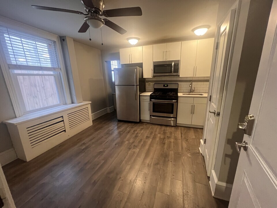 804 N 16th St, Unit 3 in Philadelphia, PA - Building Photo