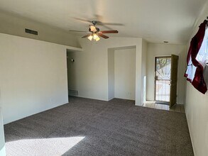2194 W Burlwood Way in Tucson, AZ - Building Photo - Building Photo