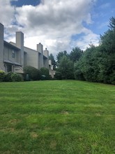 75 Metacomet Dr, Unit -111 in Meriden, CT - Building Photo - Building Photo